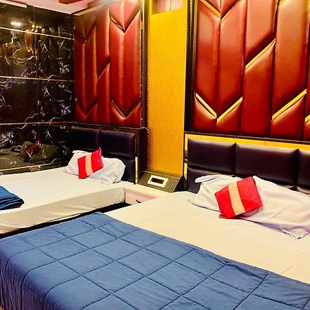 Hotel Mark Uddzsaín Kültér fotó