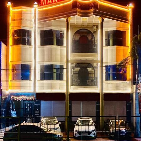 Hotel Mark Uddzsaín Kültér fotó