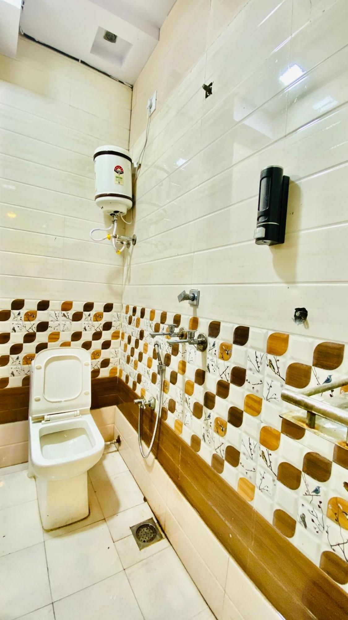 Hotel Mark Uddzsaín Kültér fotó