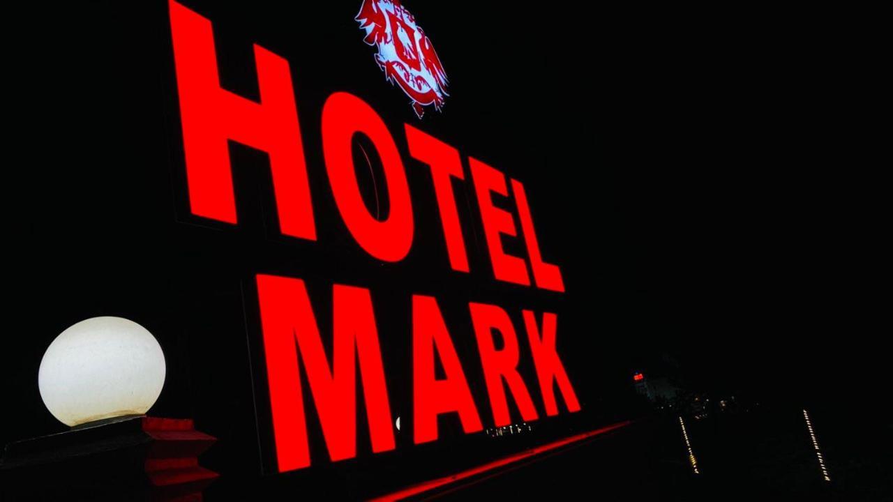 Hotel Mark Uddzsaín Kültér fotó