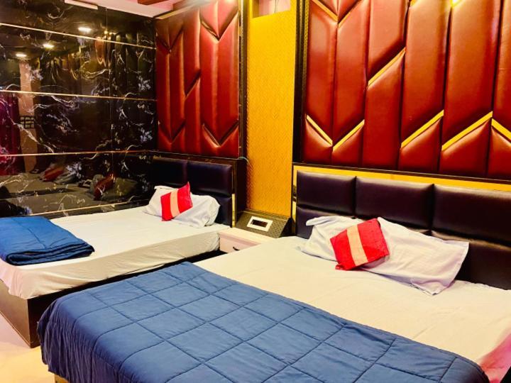 Hotel Mark Uddzsaín Kültér fotó