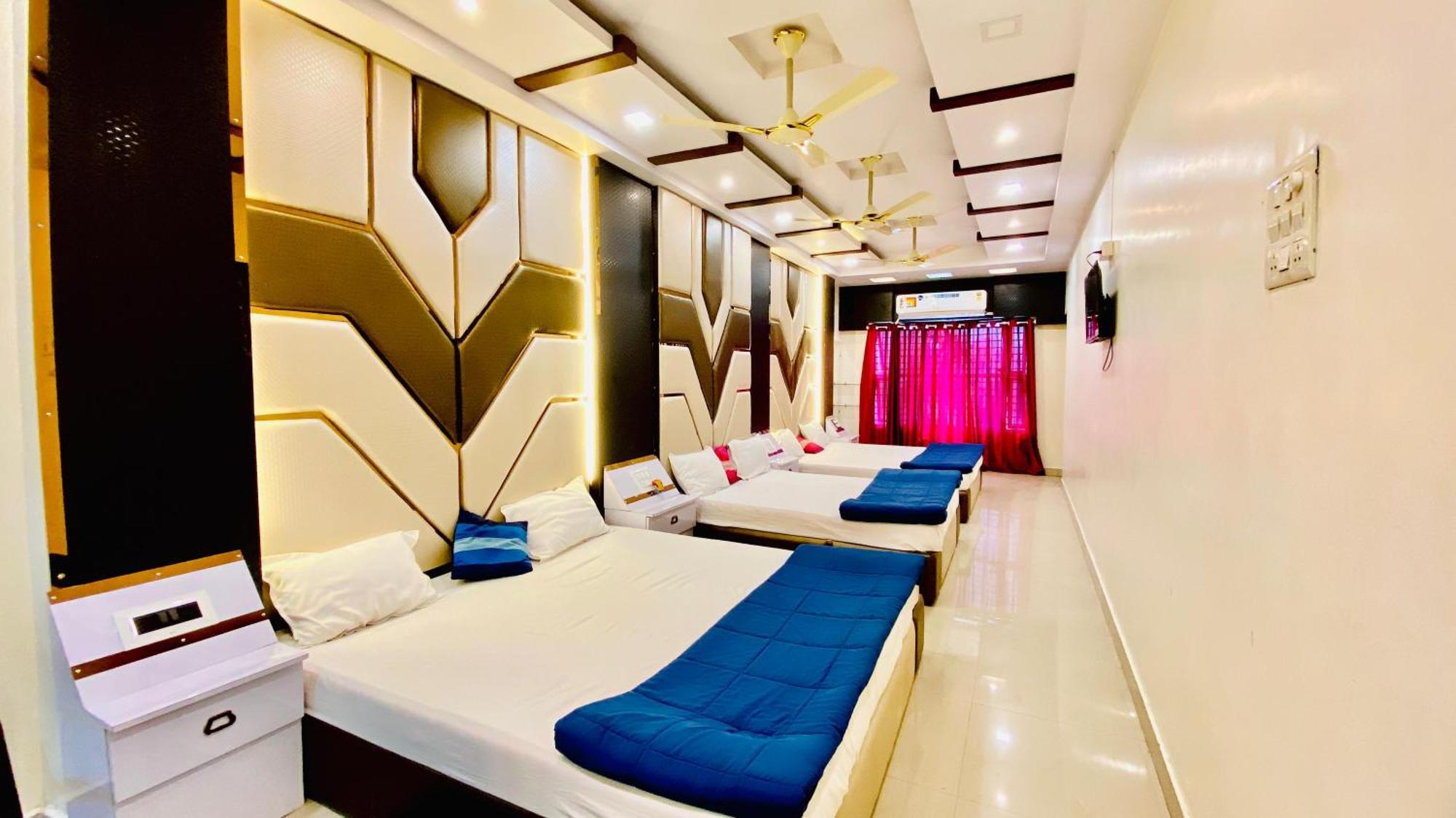 Hotel Mark Uddzsaín Kültér fotó
