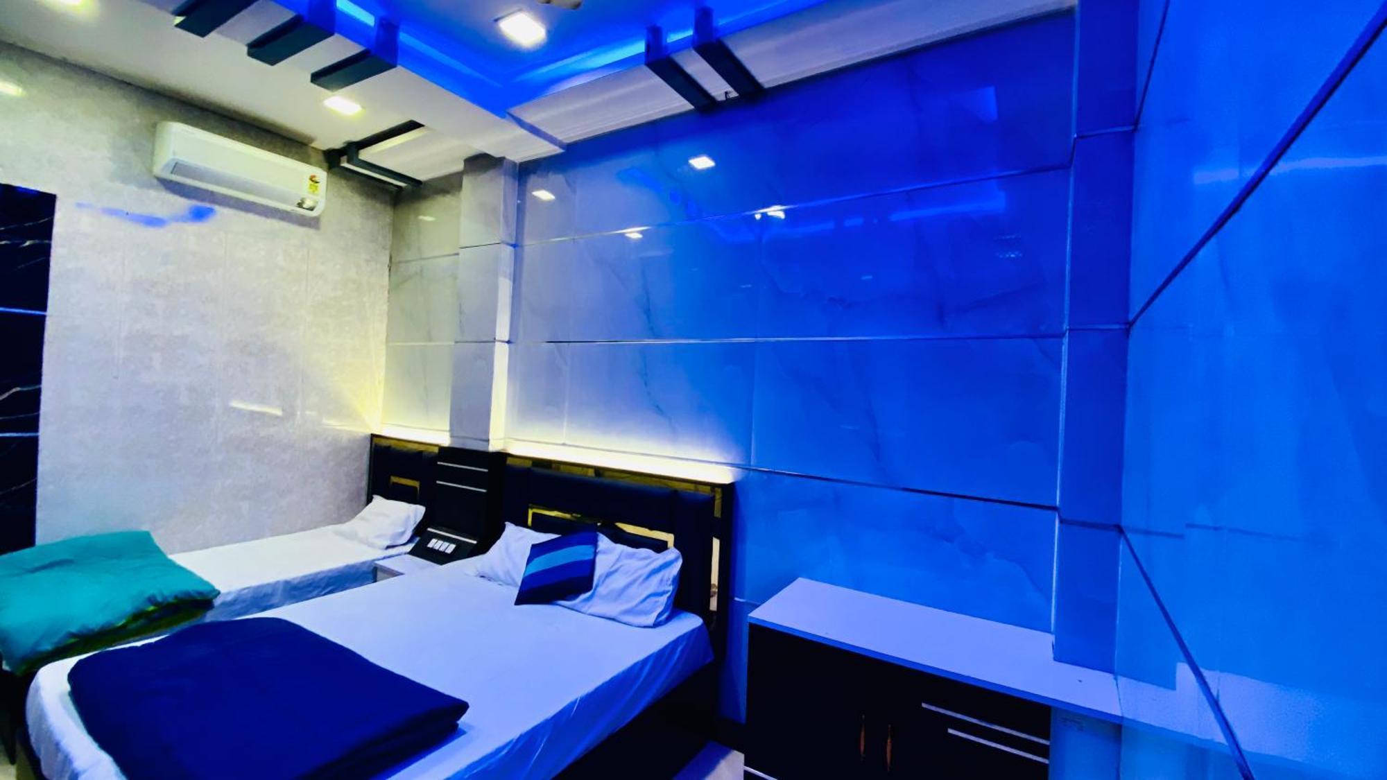 Hotel Mark Uddzsaín Kültér fotó