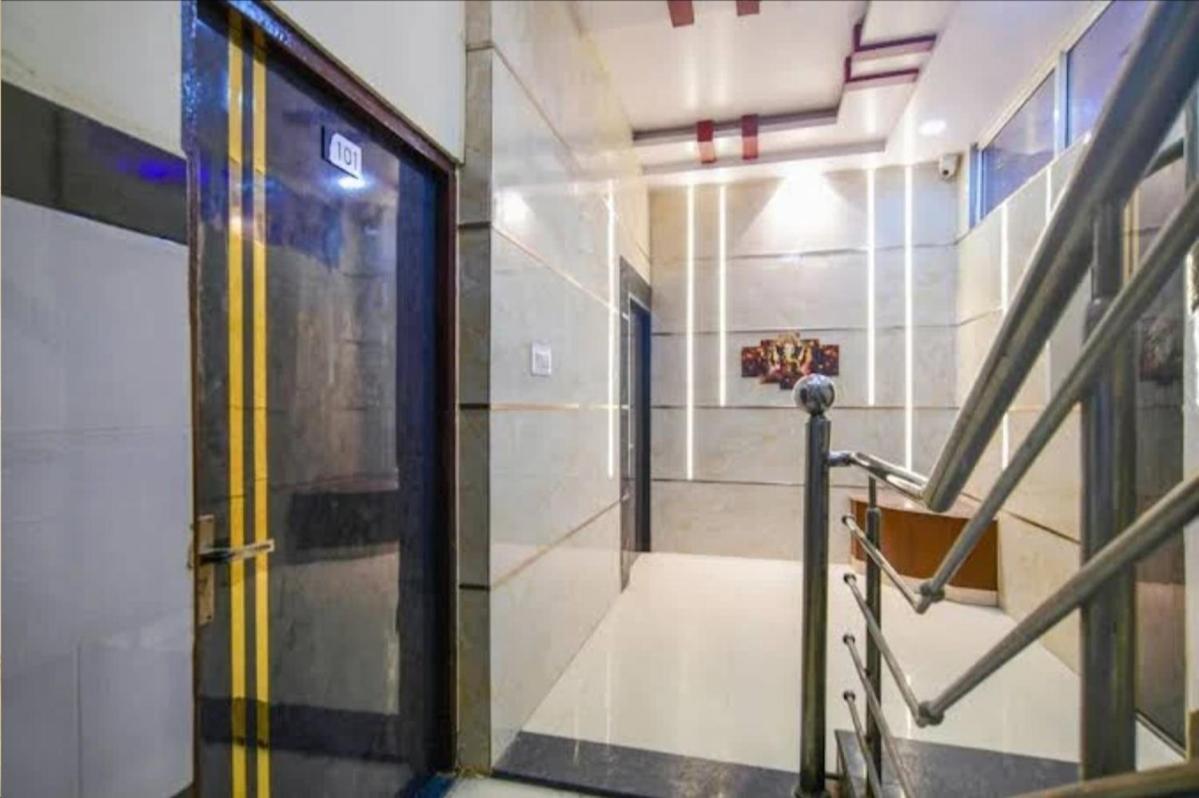 Hotel Mark Uddzsaín Kültér fotó