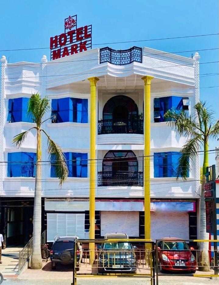 Hotel Mark Uddzsaín Kültér fotó