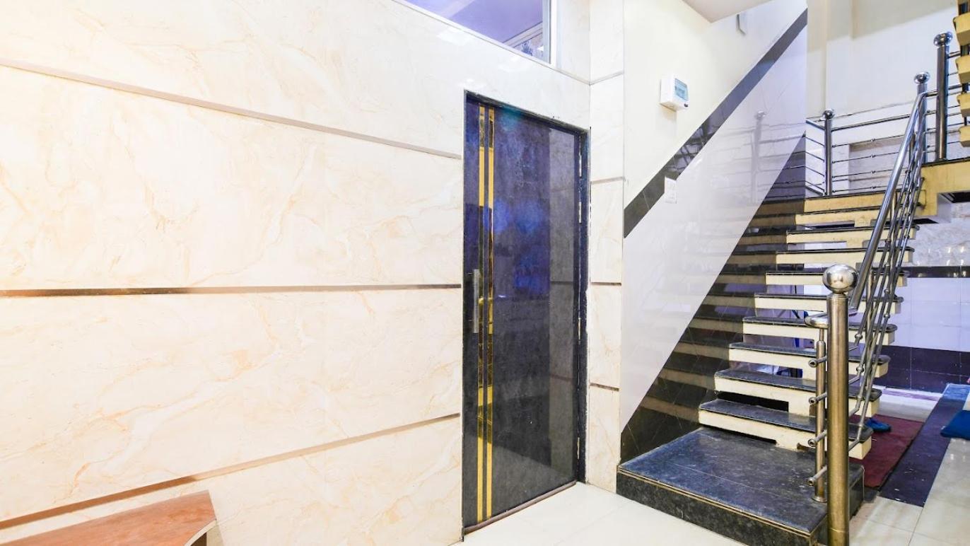 Hotel Mark Uddzsaín Kültér fotó